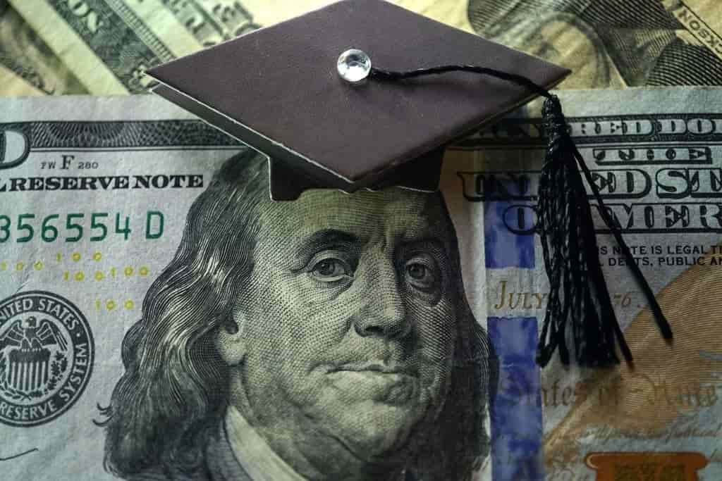 Guide for Helping College Students Overcome Student Debt
