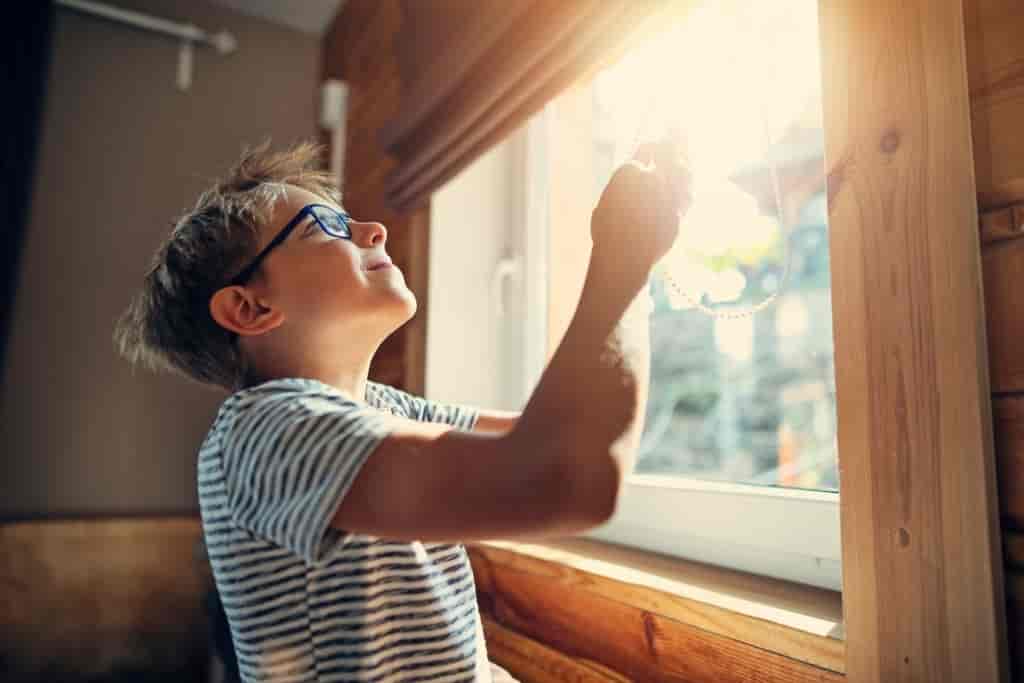 Turn your blinds off to save up on air conditioning costs